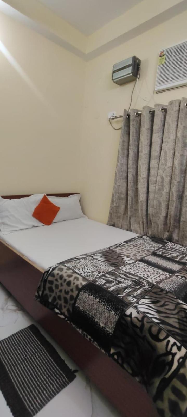 Jpm Guest House Varanasi Exterior photo